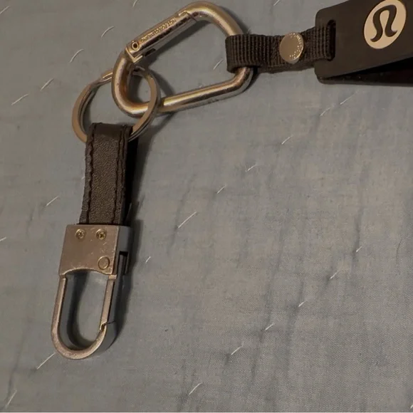Lululemon athletica silicone blk/chrome keychain w/carabiner, barely used - Picture 2 of 7